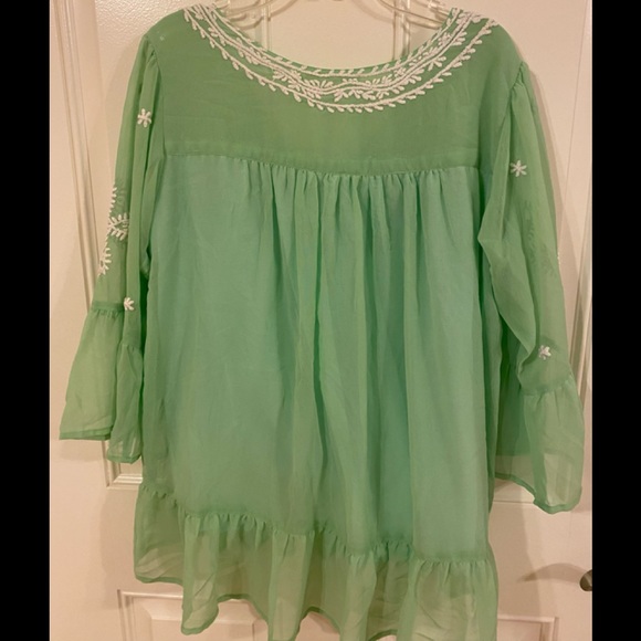 Beautiful mint green blouse with white trim. Medium - Picture 4 of 8
